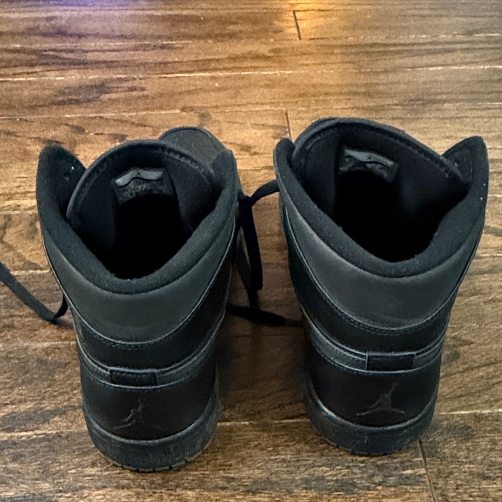 Nike Jordan 1 Winterized Men's All-Black High-Top Sneakers - Picture 3 of 8